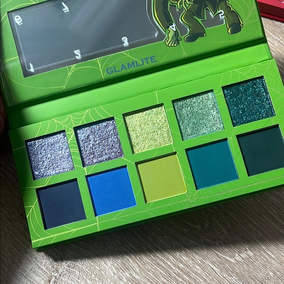 Glamlite Eyeshadow Palette Set and False Eyelashes NEW - Picture 3 of 5